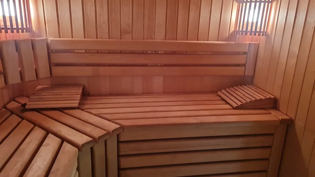 Дом с баней на берегу озера