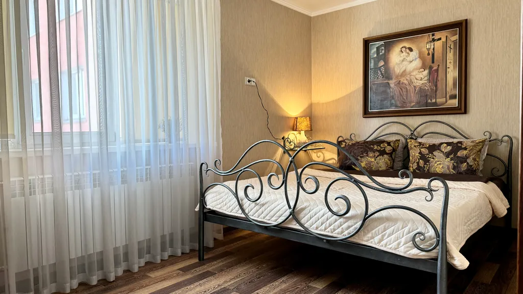 Двухкомнатная квартира в самом центре города с дизайнерским ремонтом