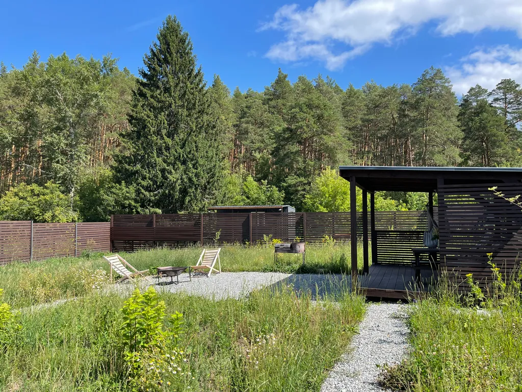 Дом с баней у леса