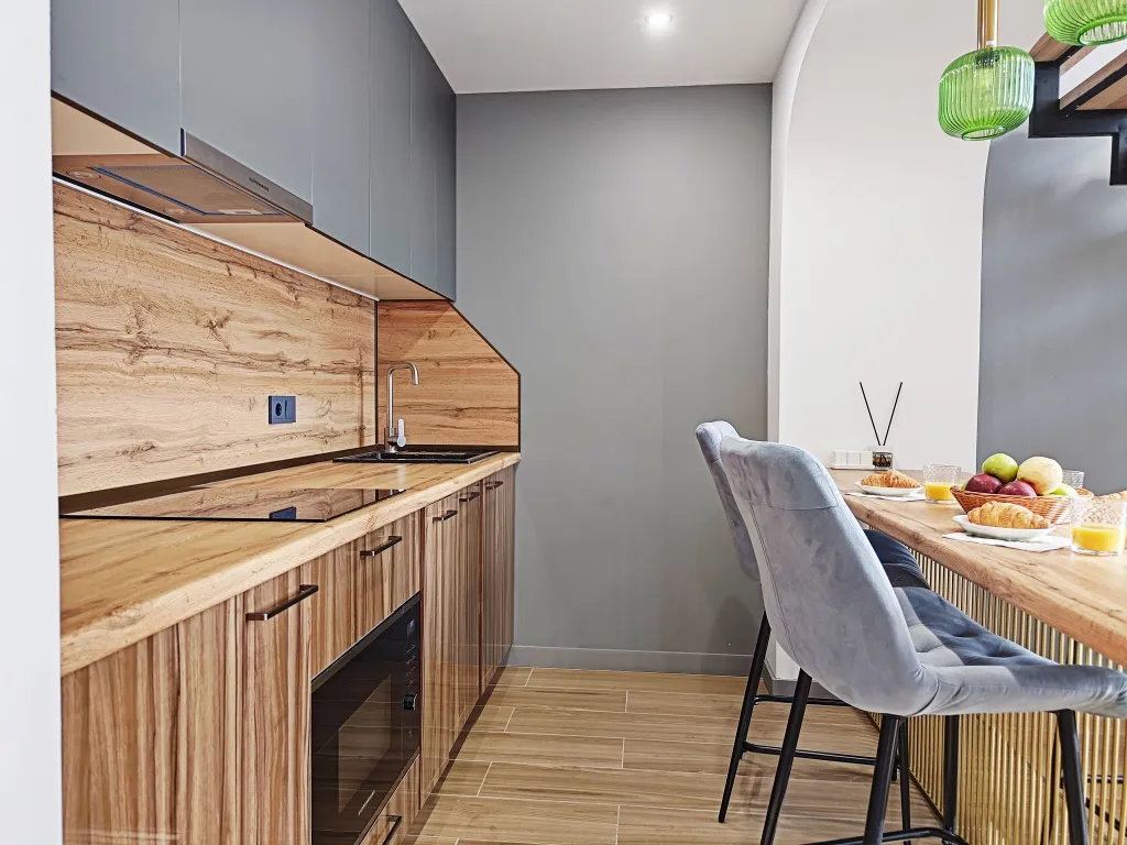 Дизайнерский двухуровневый апартамент с панорамным окном