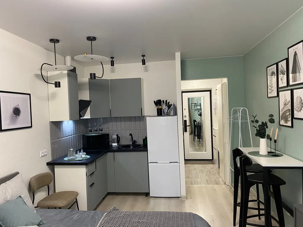 Чистая, светлая и уютная студия, со всем необходимым для проживания