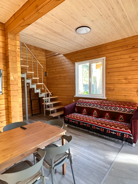 Новый круглогодичный коттедж из бруса на берегу Катуни