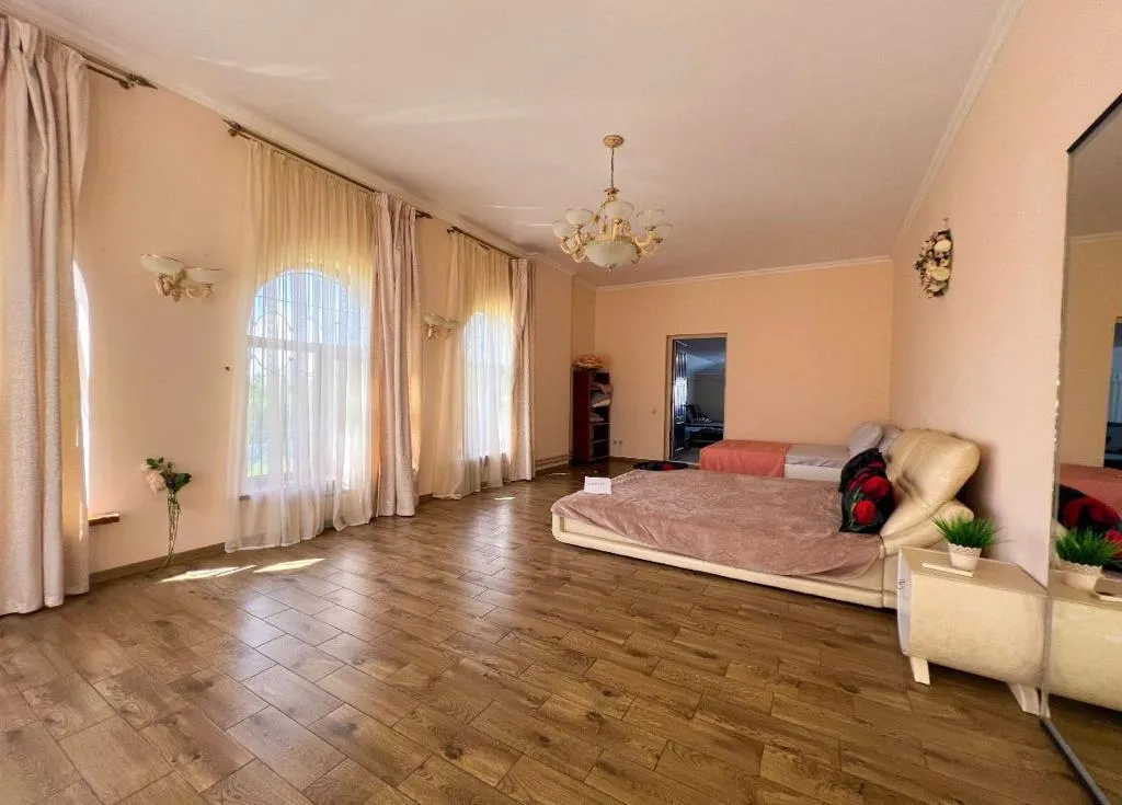 Дом с бассейном