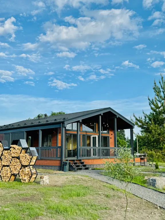 Уютный коттедж БарнХаус с сауной (включена) и сибирским чаном