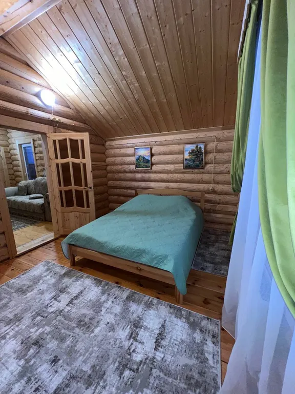 Большой коттедж на побережье озера Тосканка