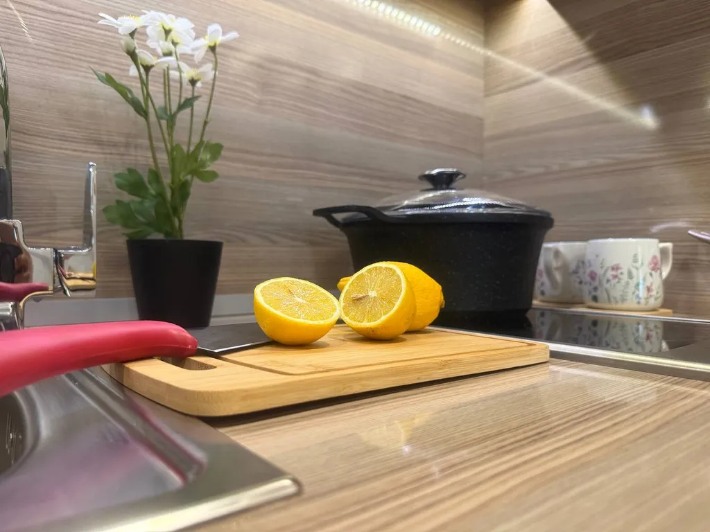 Studio apt with pool and gym near metrobus station