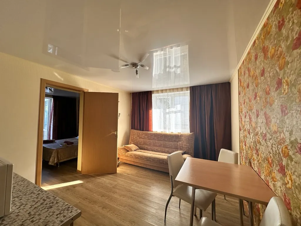 Двухкомнатный апартамент рядом с бассейном