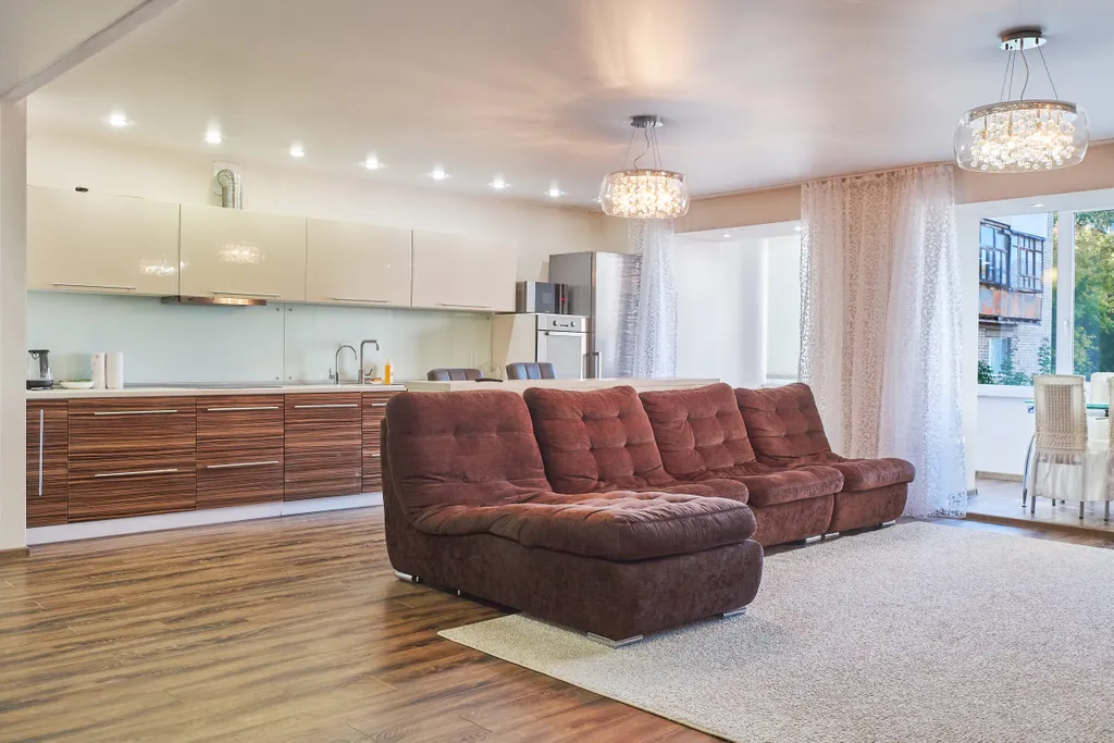 Трехкомнатная квартира у Лагерного сада