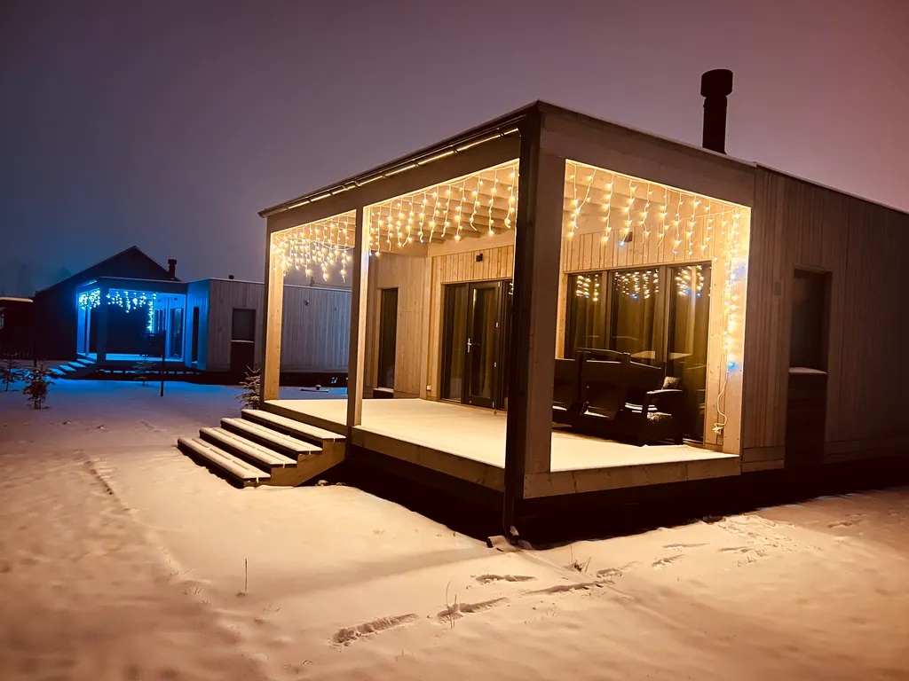 Коттедж Новый комфортабельный дом для отдыха на берегу лесного озера Маролампи — Санкт-Петербург