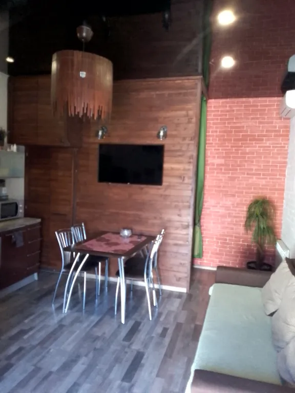 Часть дома с двором и мангалом