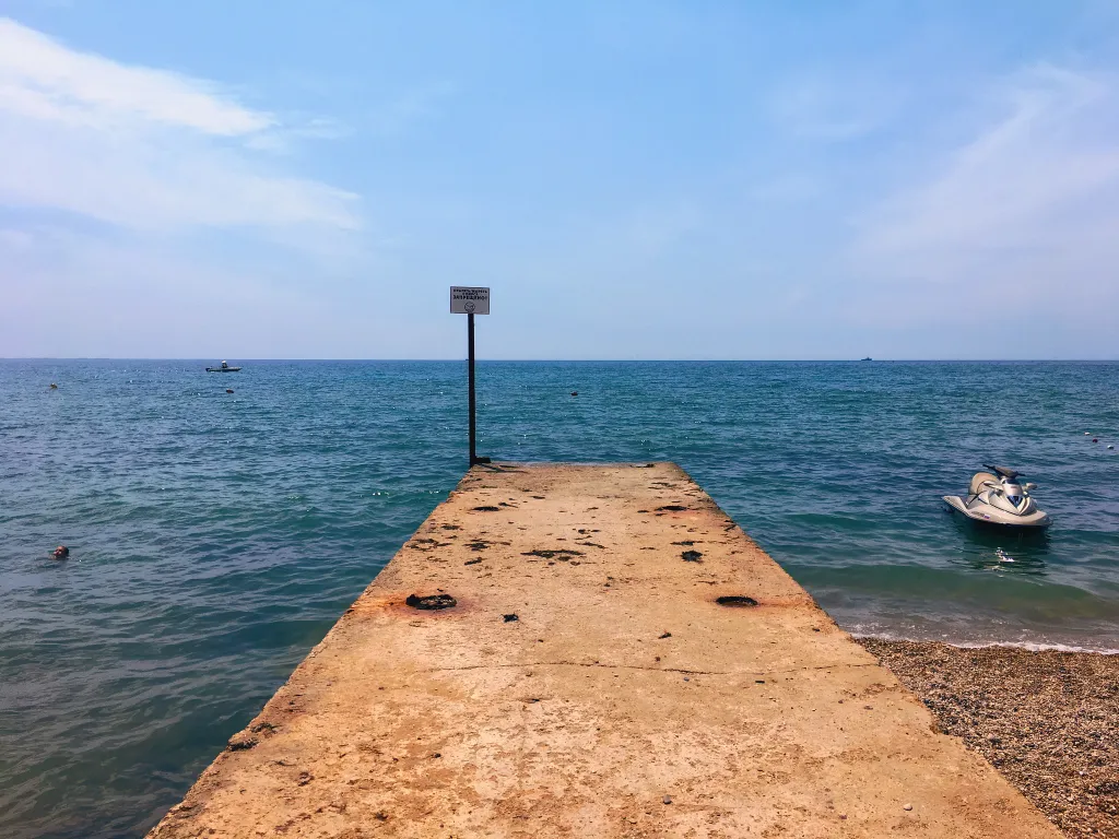 Дом с бассейном и баней рядом с лучшим песчаным пляжем в Орловке