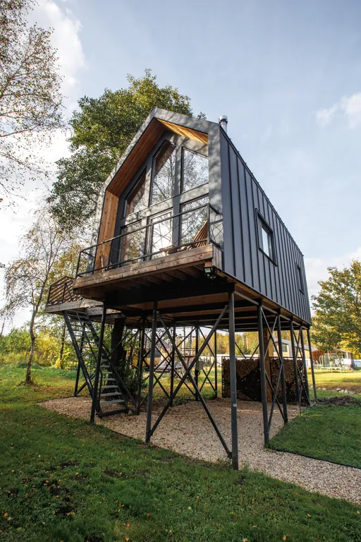 Домик на дереве Alderwood lodge