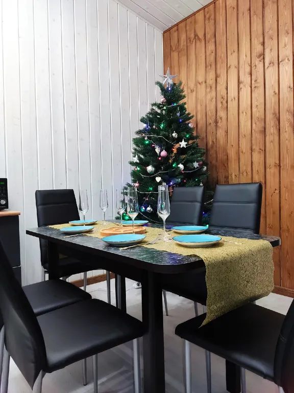 Дом с беседкой сауной и купелью