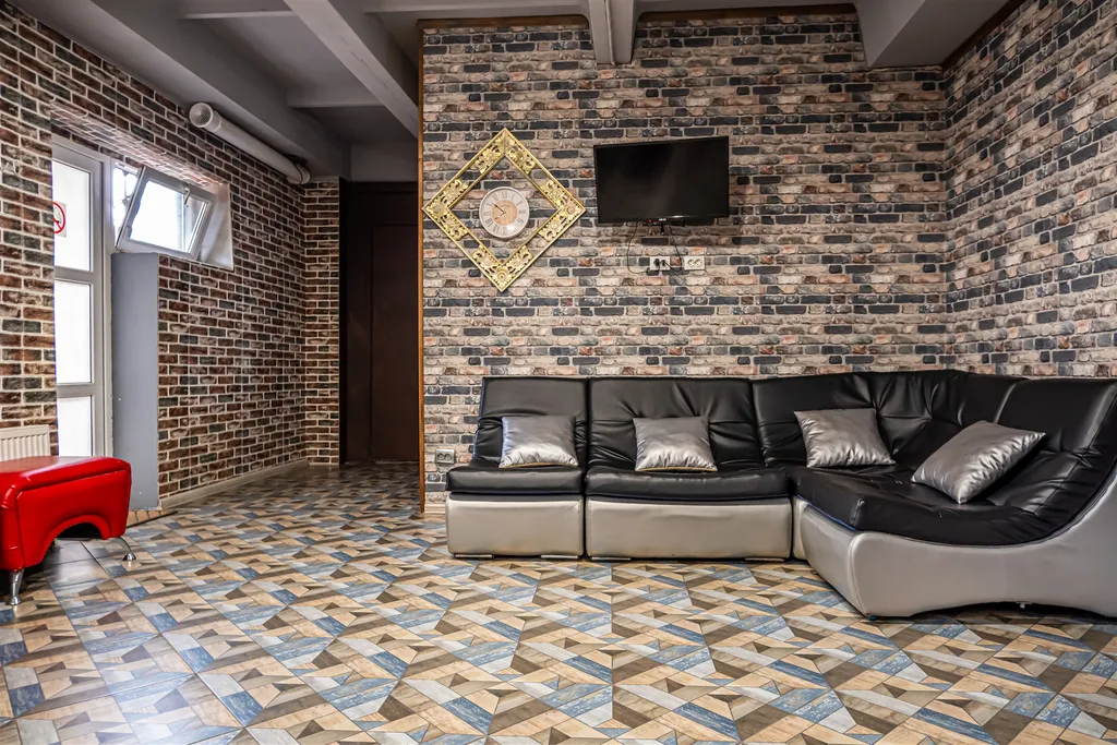 Большой дом с баней, бассейном, мангалом и парковкой