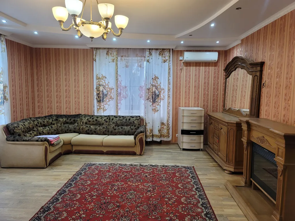 Дом с баней и бассейном в центре старого города