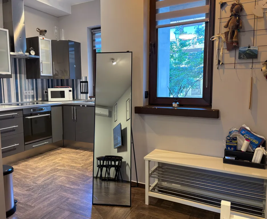 Квартира отдельной спальней и балконом в центре Поляны