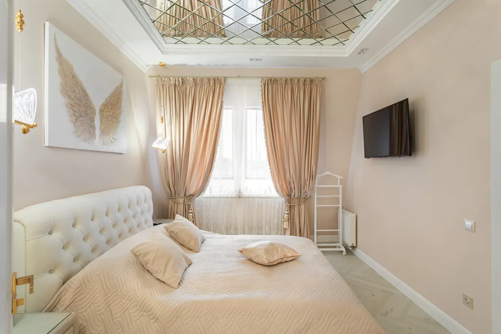 Золотая бухта с видом на реку