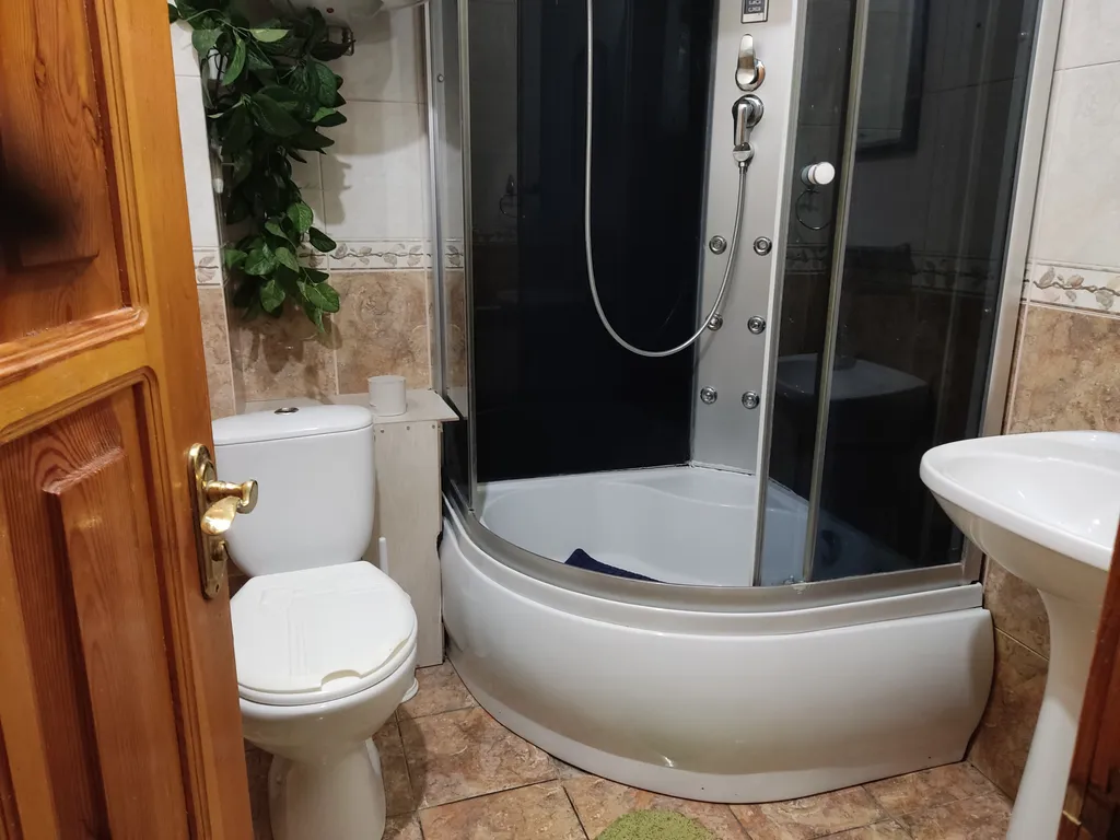 Коттедж с гаражом и двориком