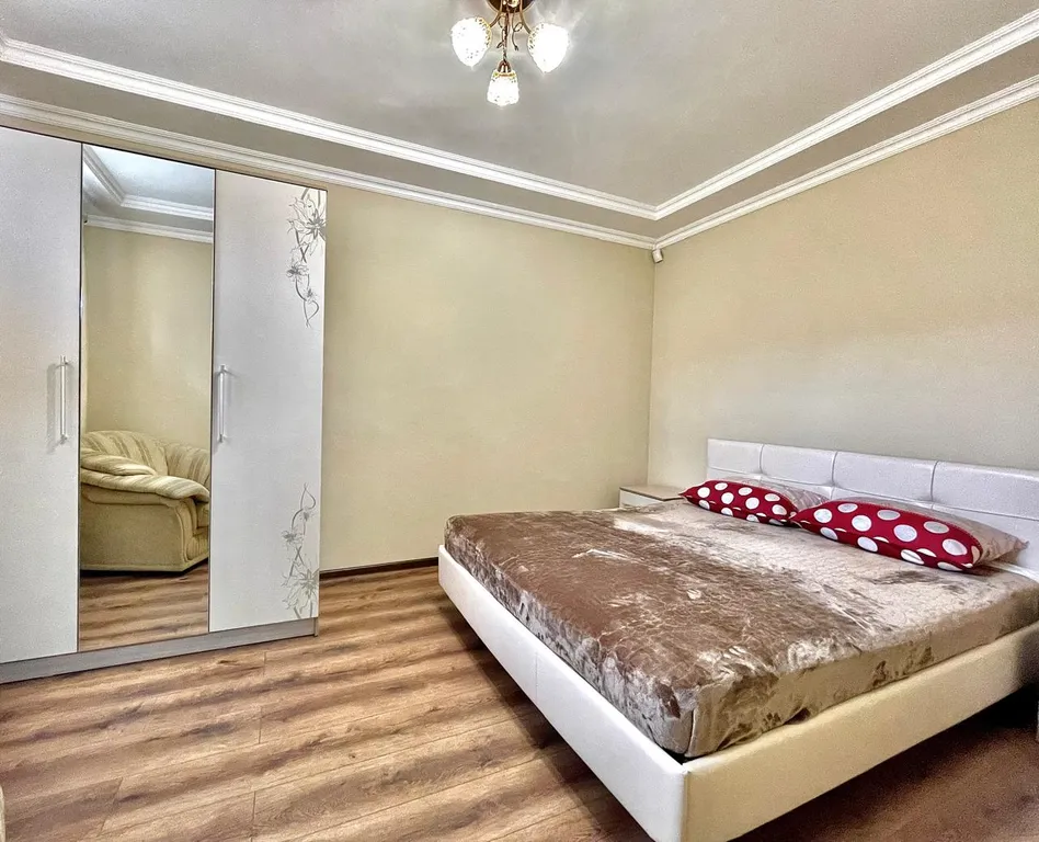 Огромный дом для большой семьи Лоза винограда