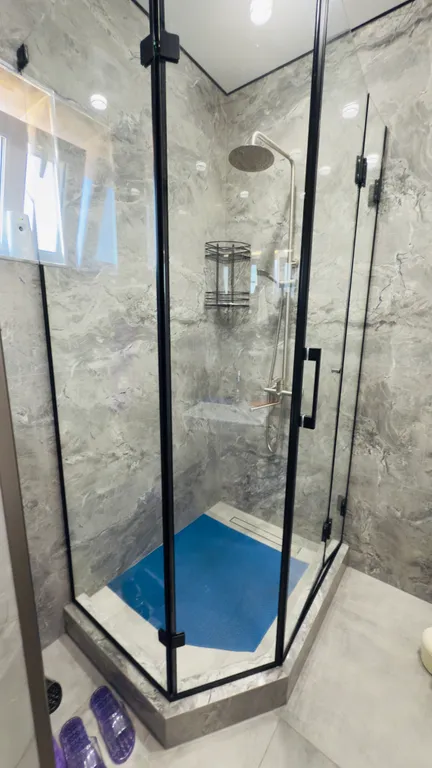 Шикарный дом с бассейном на берегу