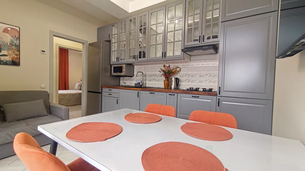 Дизайнерский апартамент с двумя спальнями