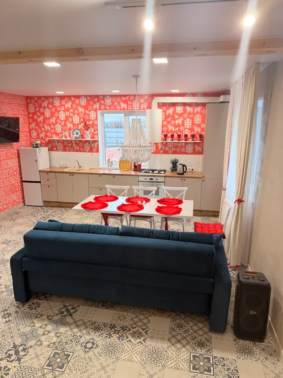 Дом в современном русском стиле рядом с монастырем