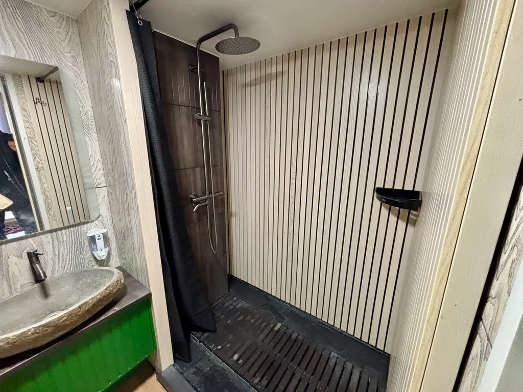 Дом у реки с видом на горы с купелью и баней