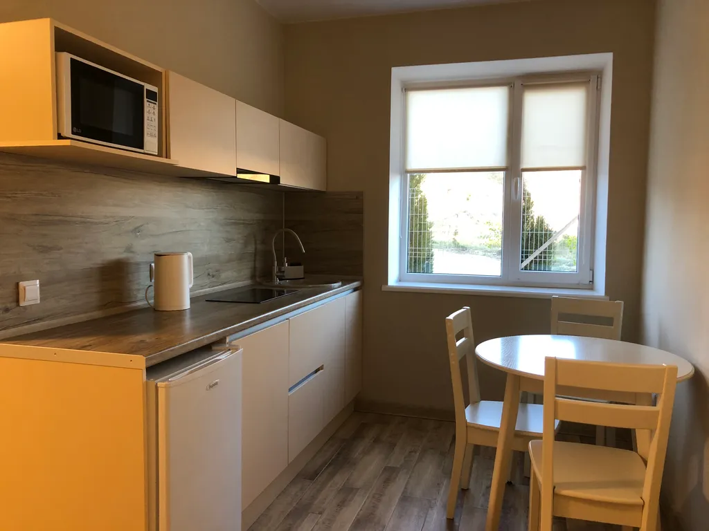 Комната с отдельной кухней, балконом