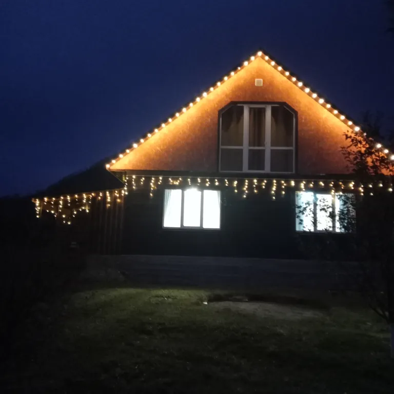 Уютный дом в саду