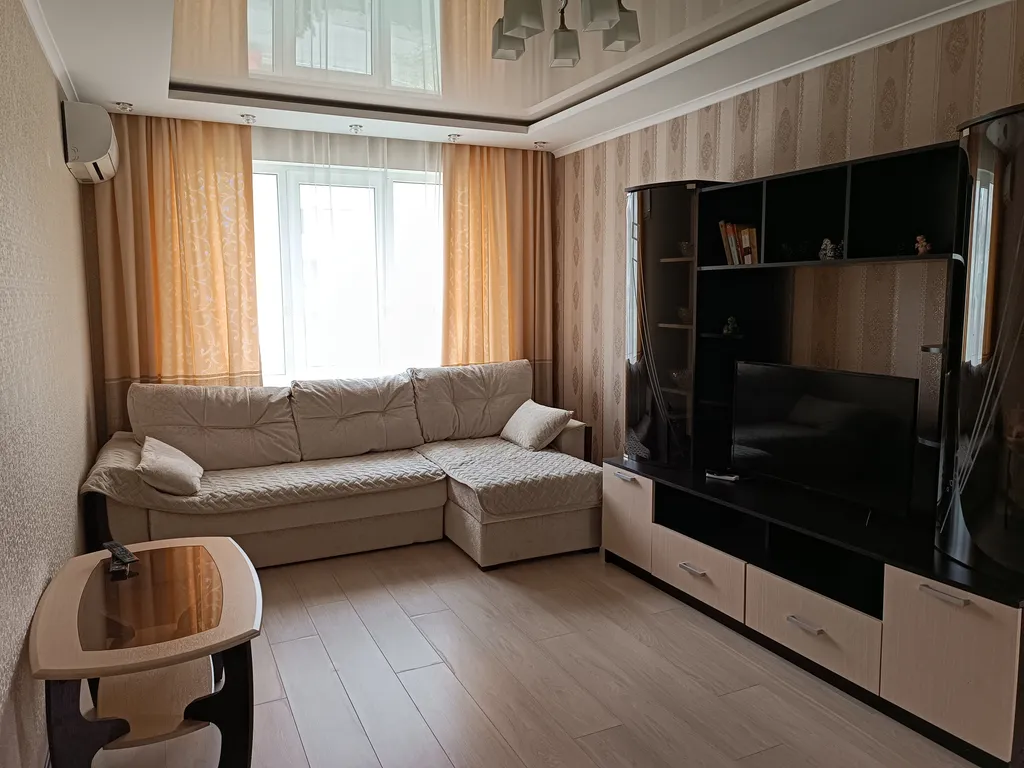 Уютная квартира в спальном районе недалеко от моря, с видом на горы