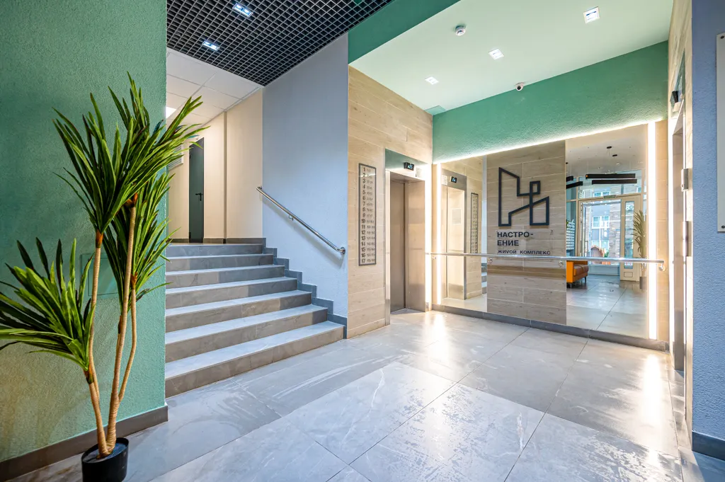 Студия c вау-эффектом в центре с панopaмным балконoм