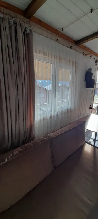 Шале с терассой с видом на горы