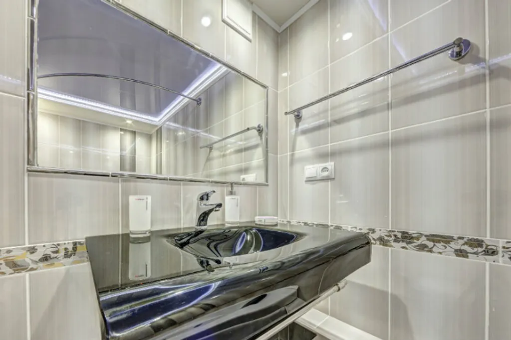 Евро двушка с джакузи в тихом центре