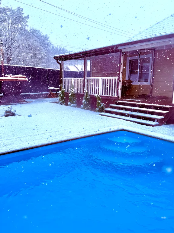 Домик с теплым бассейном и банным чаном