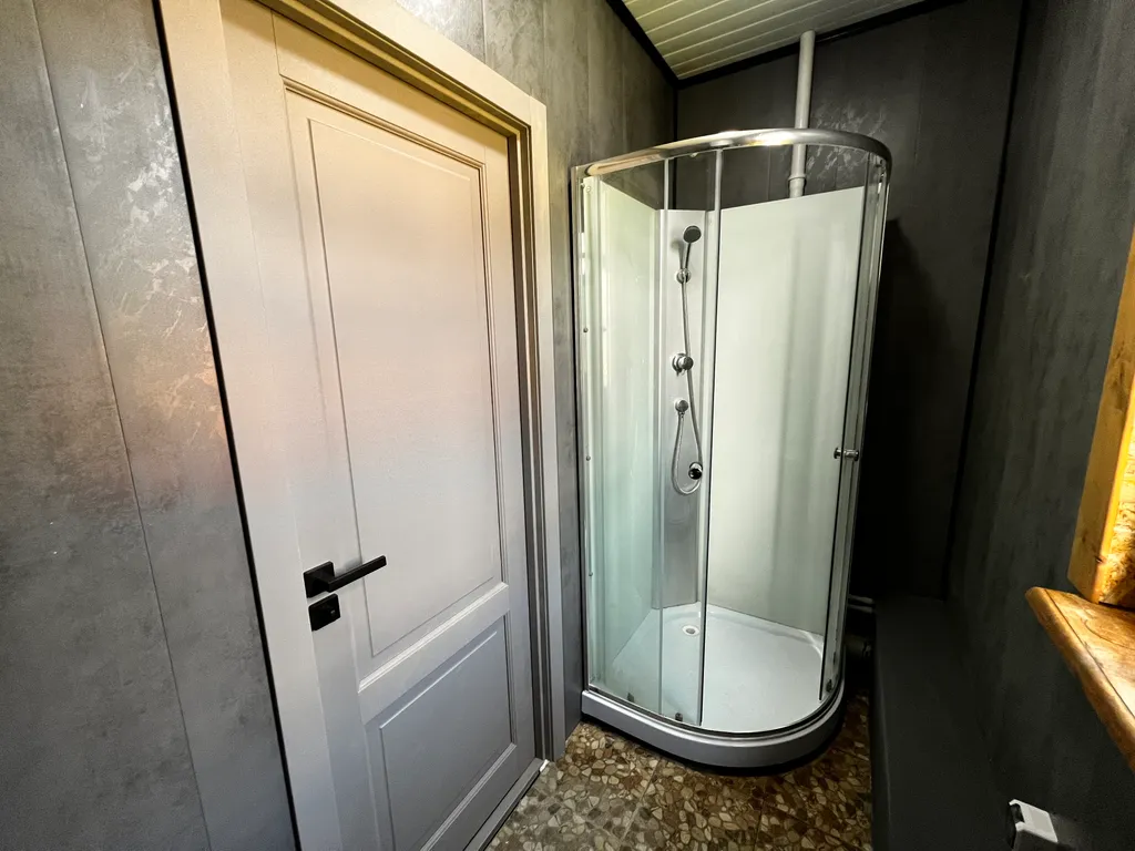 Двухэтажный домик с видом на залив