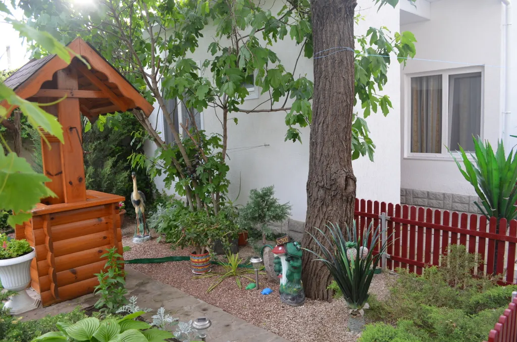 Коттедж Коттедж Апартаменты с двориком — Евпатория