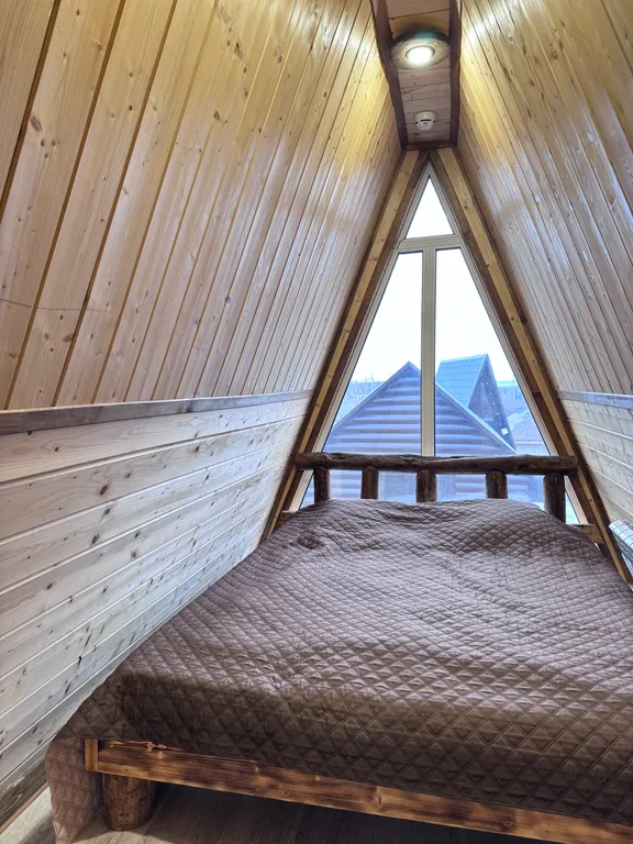 Большой дом с верандой