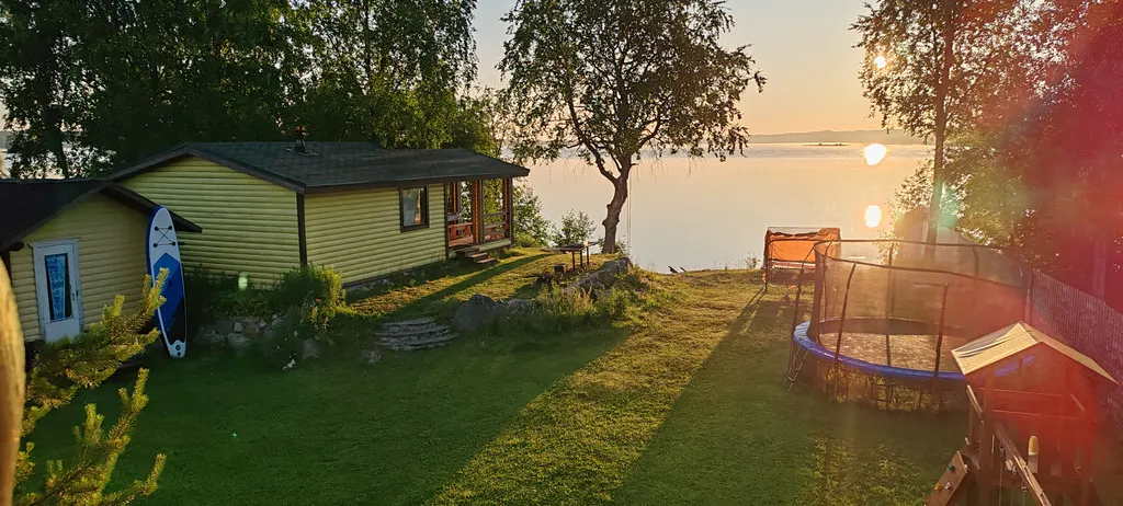 Коттедж на берегу