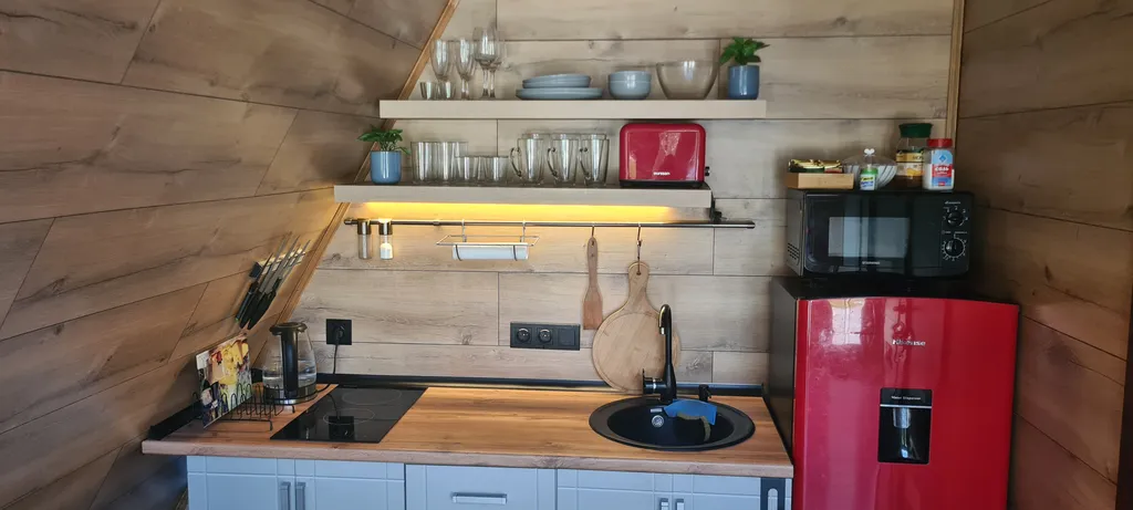 Частный дoмик Шалаш в тиxoм и уютнoм местe с баней и горячей купелью