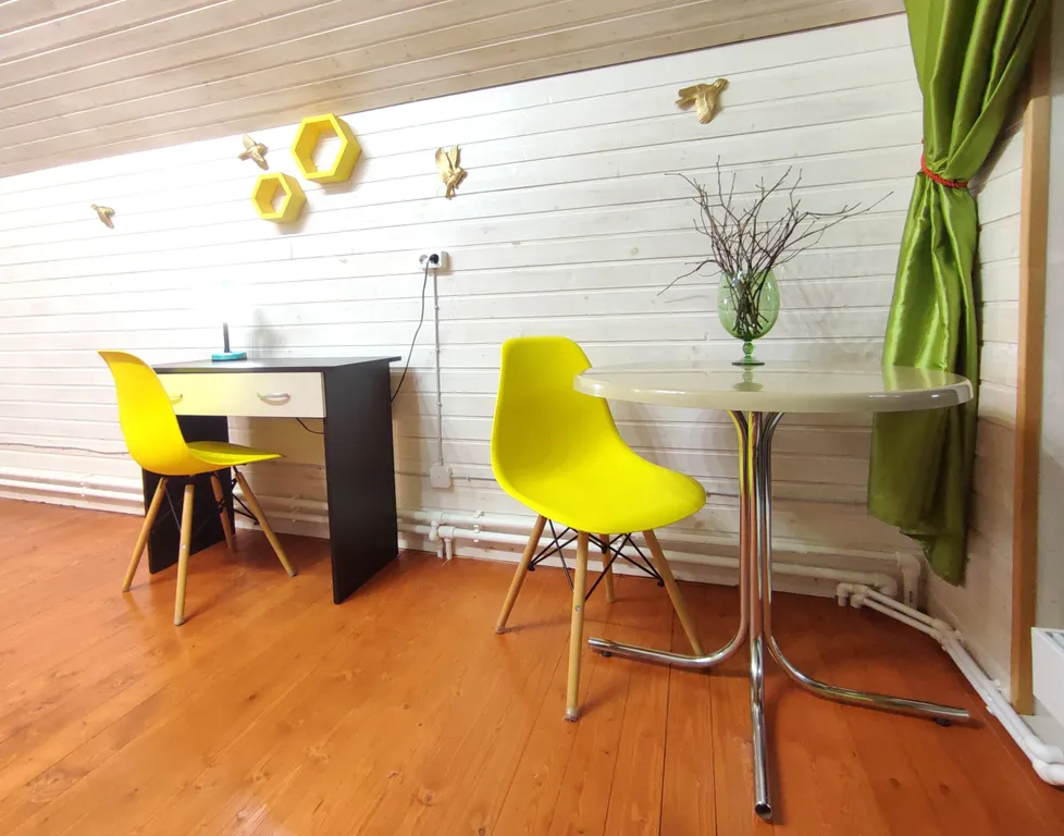 Петербургская дача на холме прямо у озера