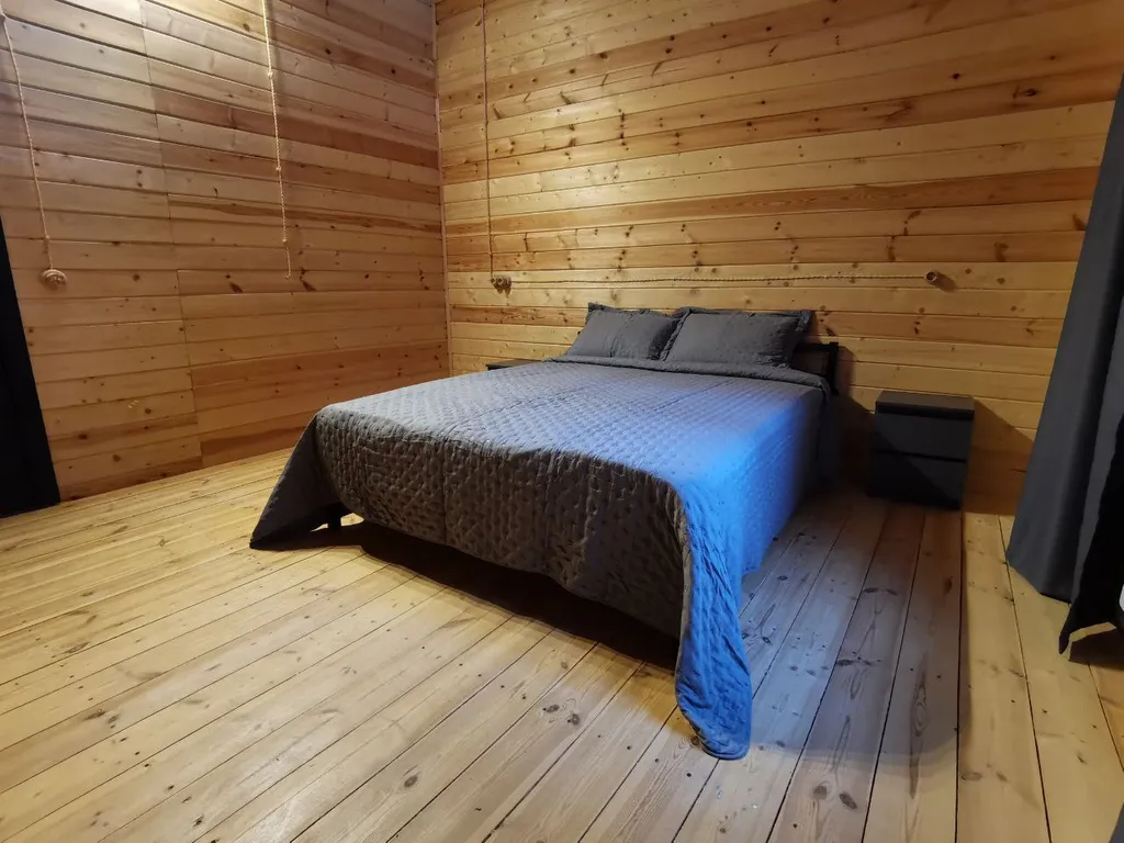 Уединённый загородный дом с баней на большом участке