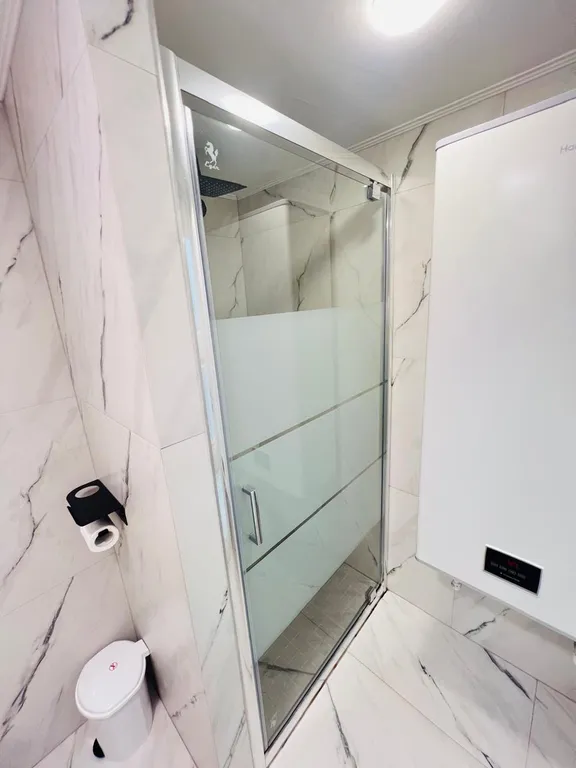 Двухуровневая студия с балконом и видом на бассейн