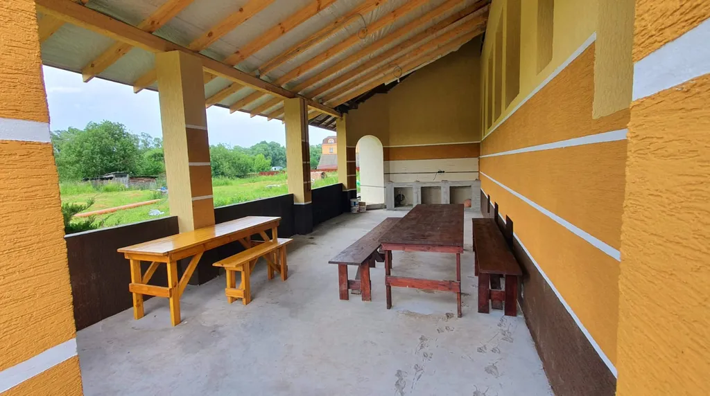 Коттедж возле леса