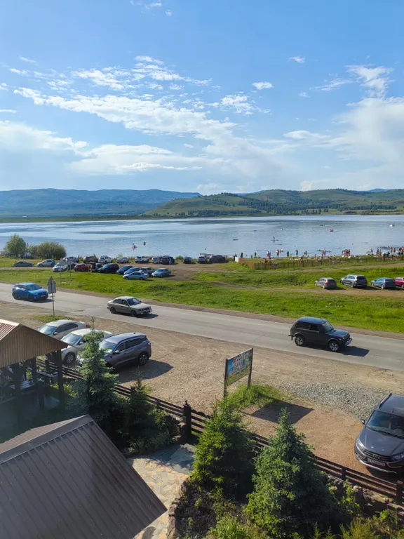 Квартира-студия с видом на озеро и горы