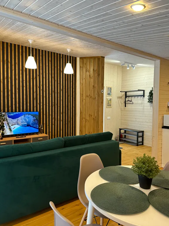 Сказочный домик в лесу