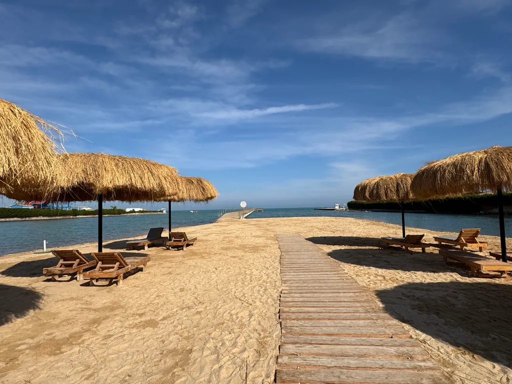 Квартира со своим пляжем в Хургаде