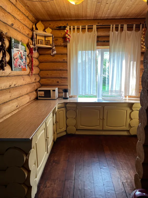 Большой коттедж в сосновом бору на берегу озера