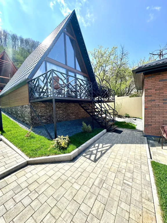 А-фрейм с видом на горы