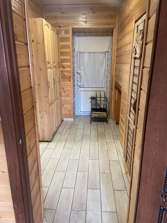 Дом с баней на дровах.