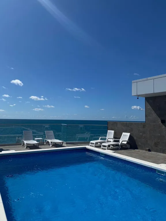 Дизайнерская студия в двух шагах от моря с бассейном